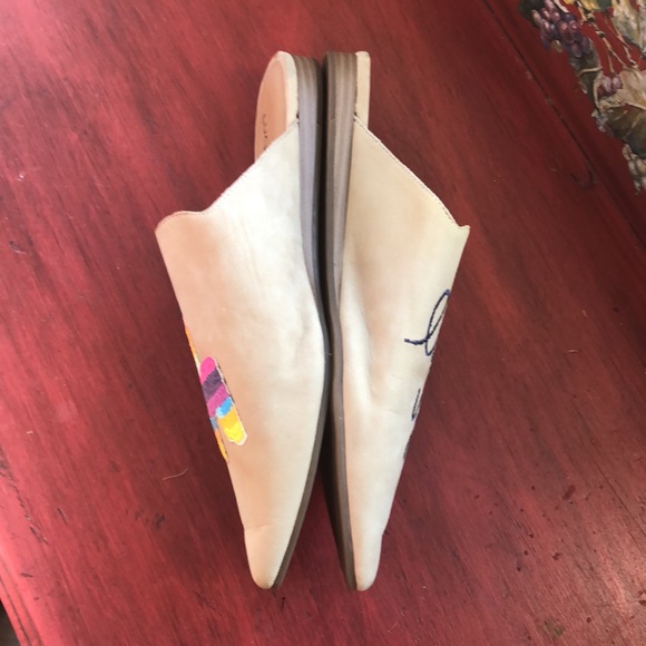 Lucky Brand slip on shoes. With llama and “lucky you” Size 8M/38 - Picture 2 of 9